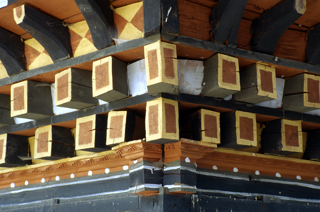 b_491l trek7.jpg - Bhoutan - vallée de Punakha, Dzong de Punakha détail de décoration de charpente